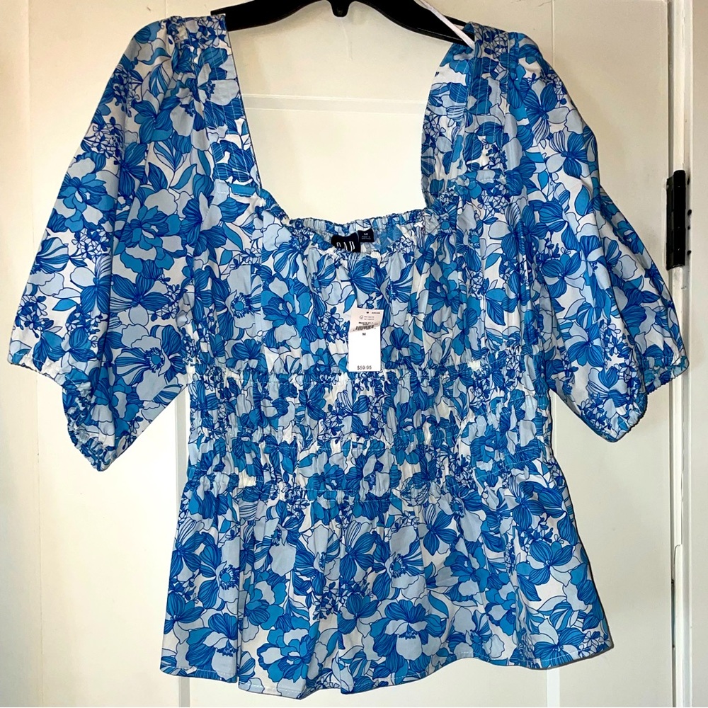 Gap puff sleeve, rushed waist chic top! 🩵🦋